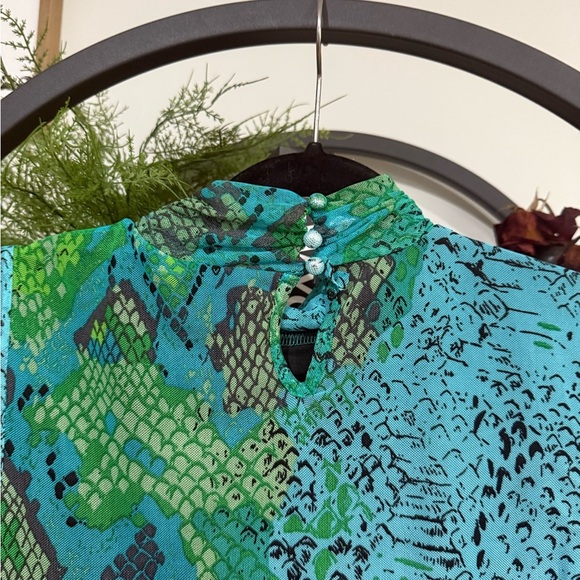 Joie Vibrant Green and Blue Blouse size large snake print - Picture 5 of 6